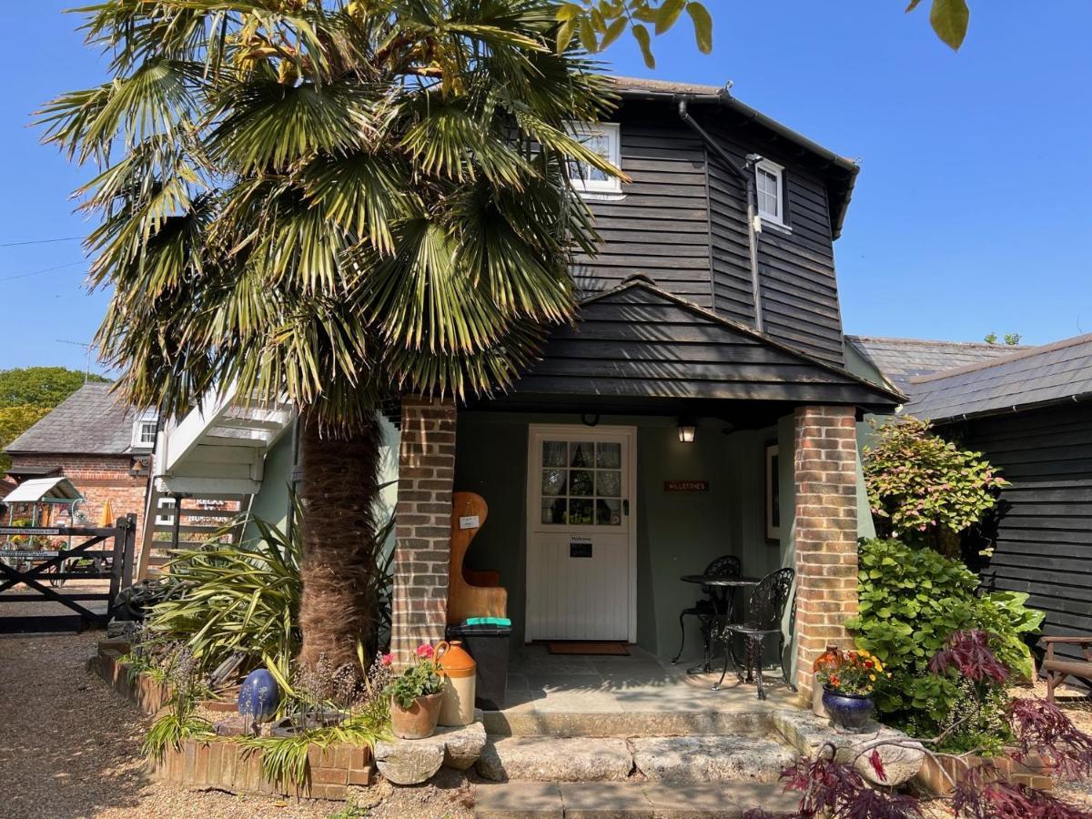Hunston Mill Self Catering Dog Stay For Free شيشستر المظهر الخارجي الصورة