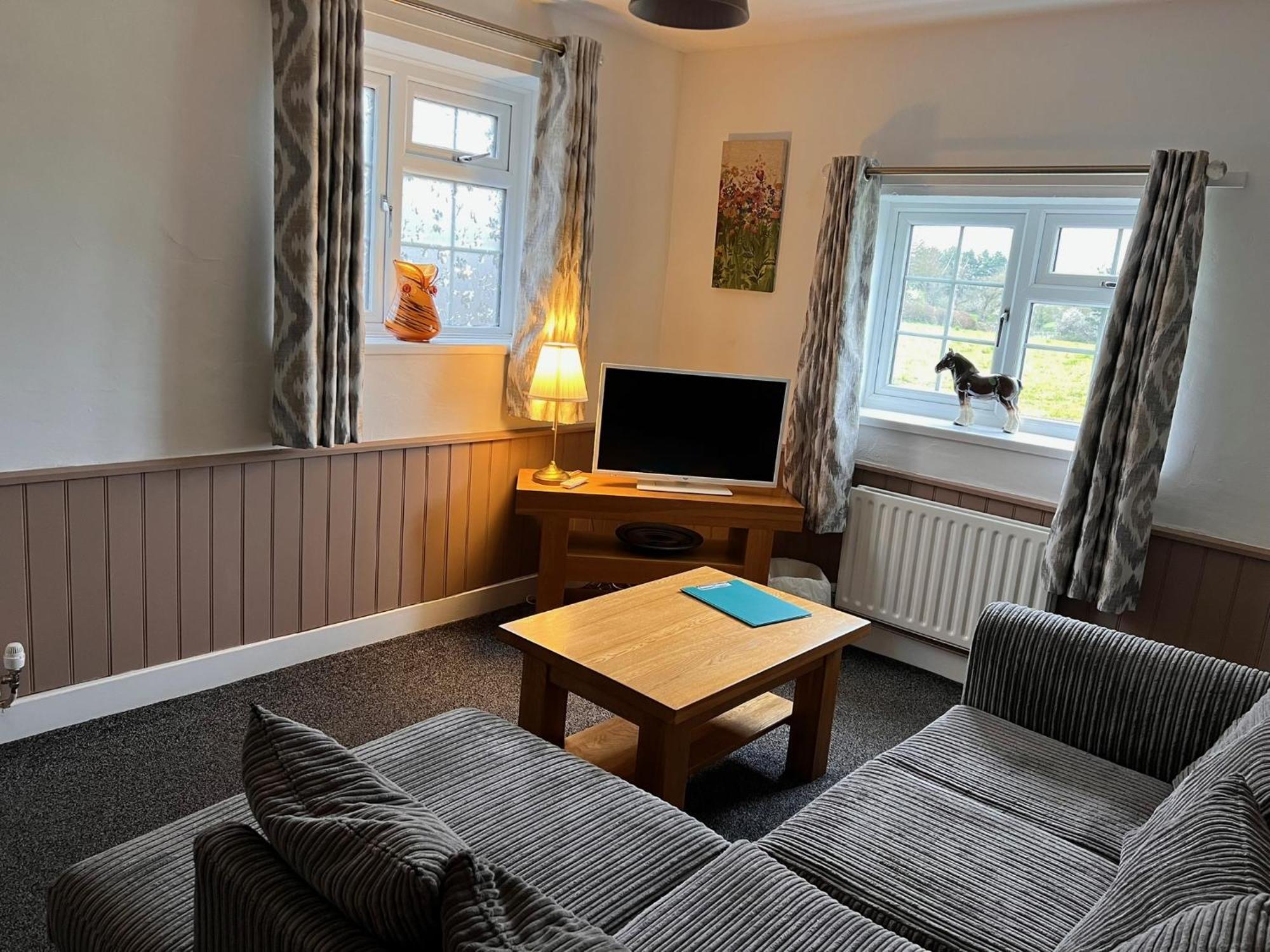 Hunston Mill Self Catering Dog Stay For Free شيشستر المظهر الخارجي الصورة