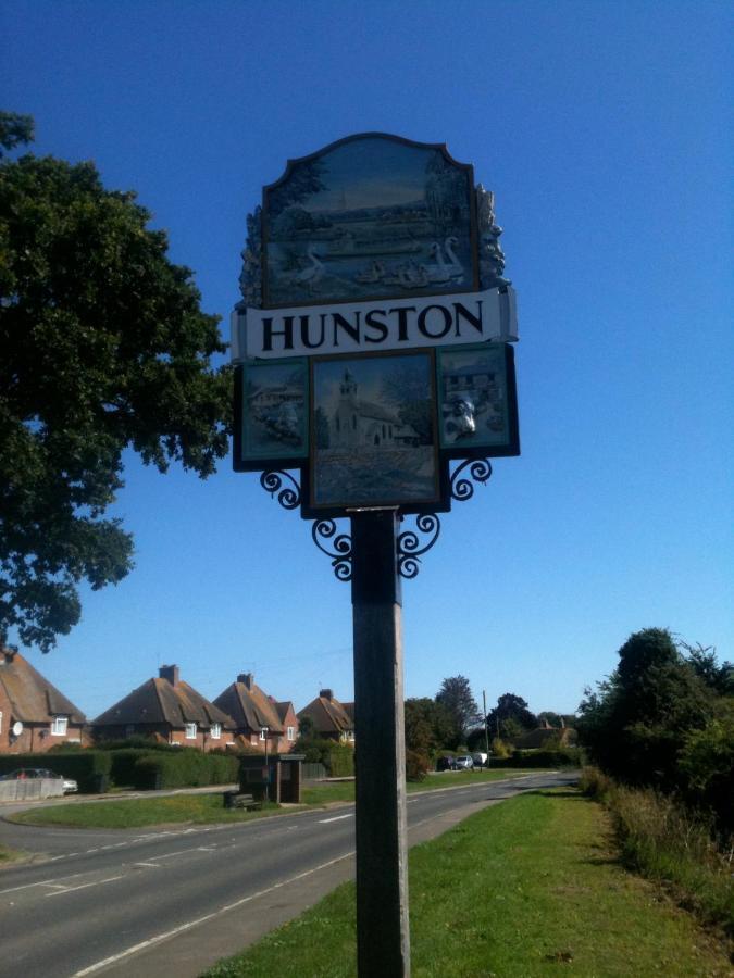 Hunston Mill Self Catering Dog Stay For Free شيشستر الغرفة الصورة